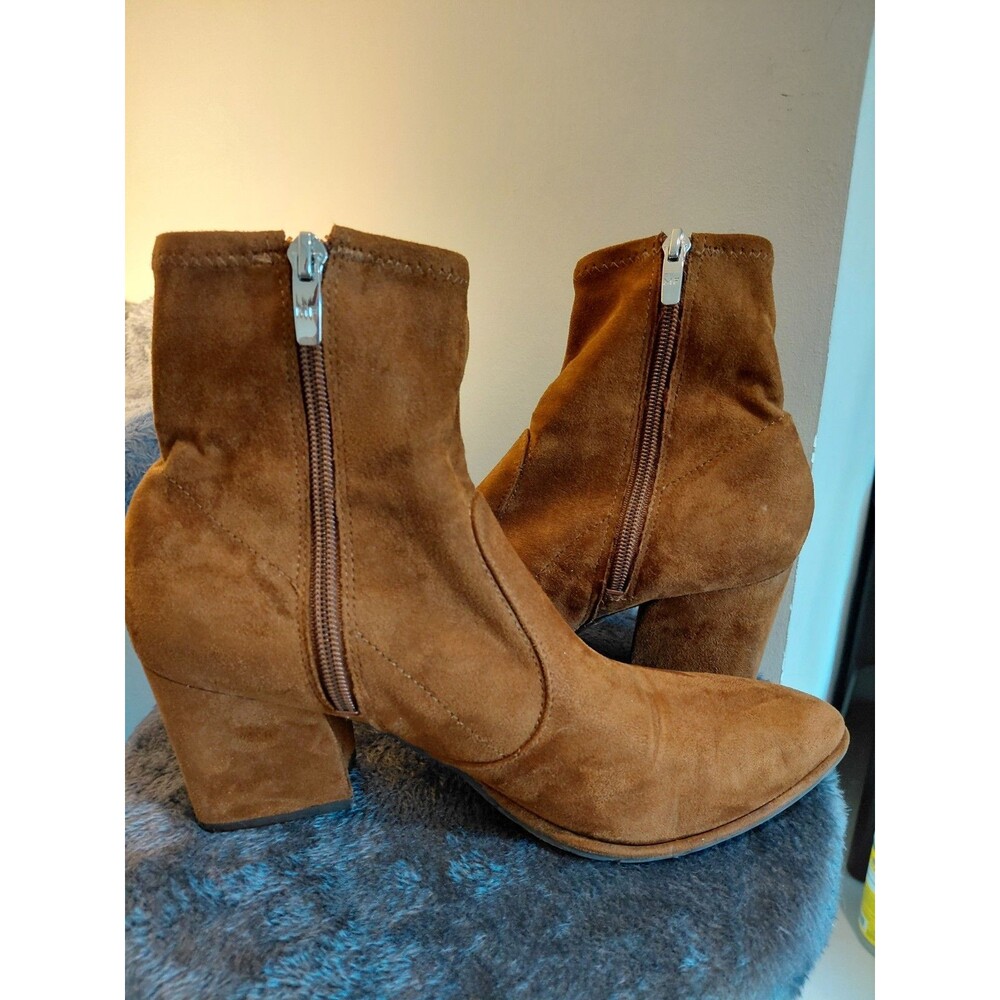Marc Fisher Yarita pointed toe ankle bootie tan/brown suede material. SIZE 9.5 - Picture 2 of 6